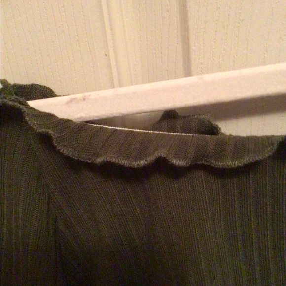 NWT Off The Shoulder Crop Top in Olive Green - Picture 3 of 7